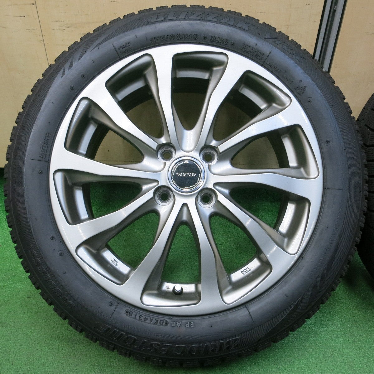 *送料無料* バリ溝！キレイ！9.5分以上★スタッドレス 175/60R16 ブリヂストン ブリザック VRX BALMINUM バルミナ PCD100/4H★4041607イス