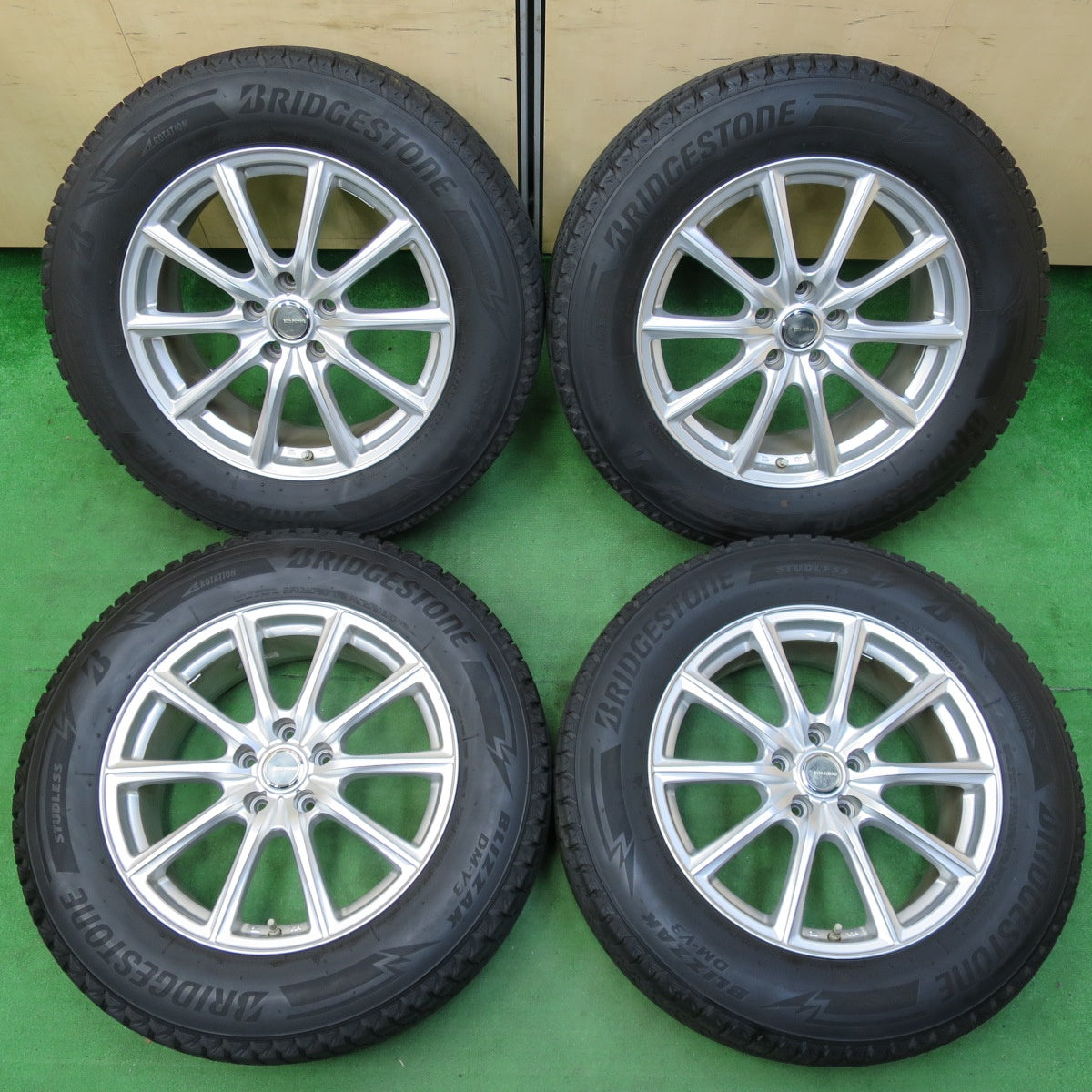 *送料無料* バリ溝！21年！キレイ！9分★スタッドレス 235/65R18 ブリヂストン ブリザック DM-V3 ECO FORME エコフォルム PCD114.3/5H★4070902イス