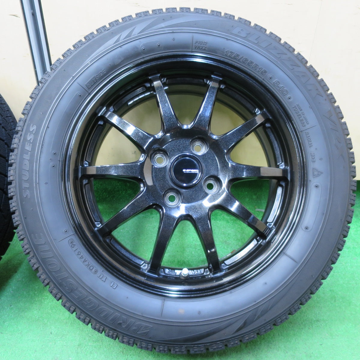 *送料無料* キレイ★スタッドレス 175/65R15 ブリヂストン ブリザック VRX G-SPEED Gスピード 15インチ PCD100/4H★4070402イス