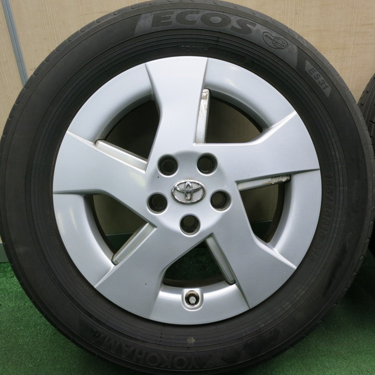 *送料無料* 4本価格★トヨタ 30系 プリウス 純正 195/65R15 ヨコハマ エコス ES31 15インチ PCD100/5H★4042102HAノ