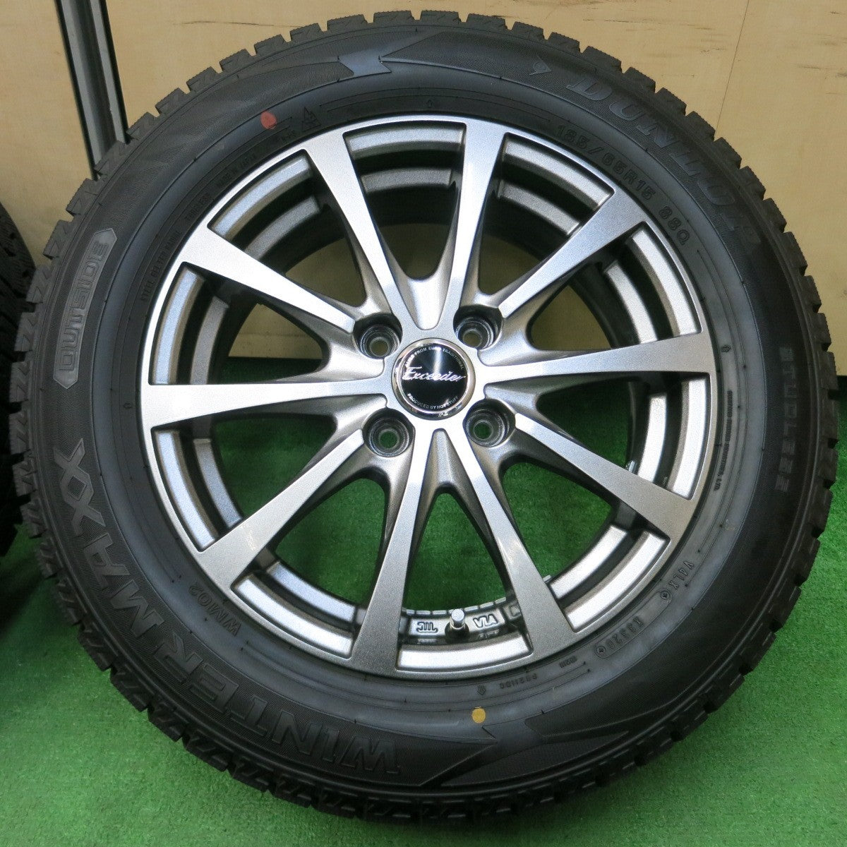 *送料無料* バリ溝！20年！綺麗！9.5分★スタッドレス 185/65R15 ダンロップ ウインターマックス WM02 Exceeder エクシーダー 15インチ PCD100/4H★4042501イス