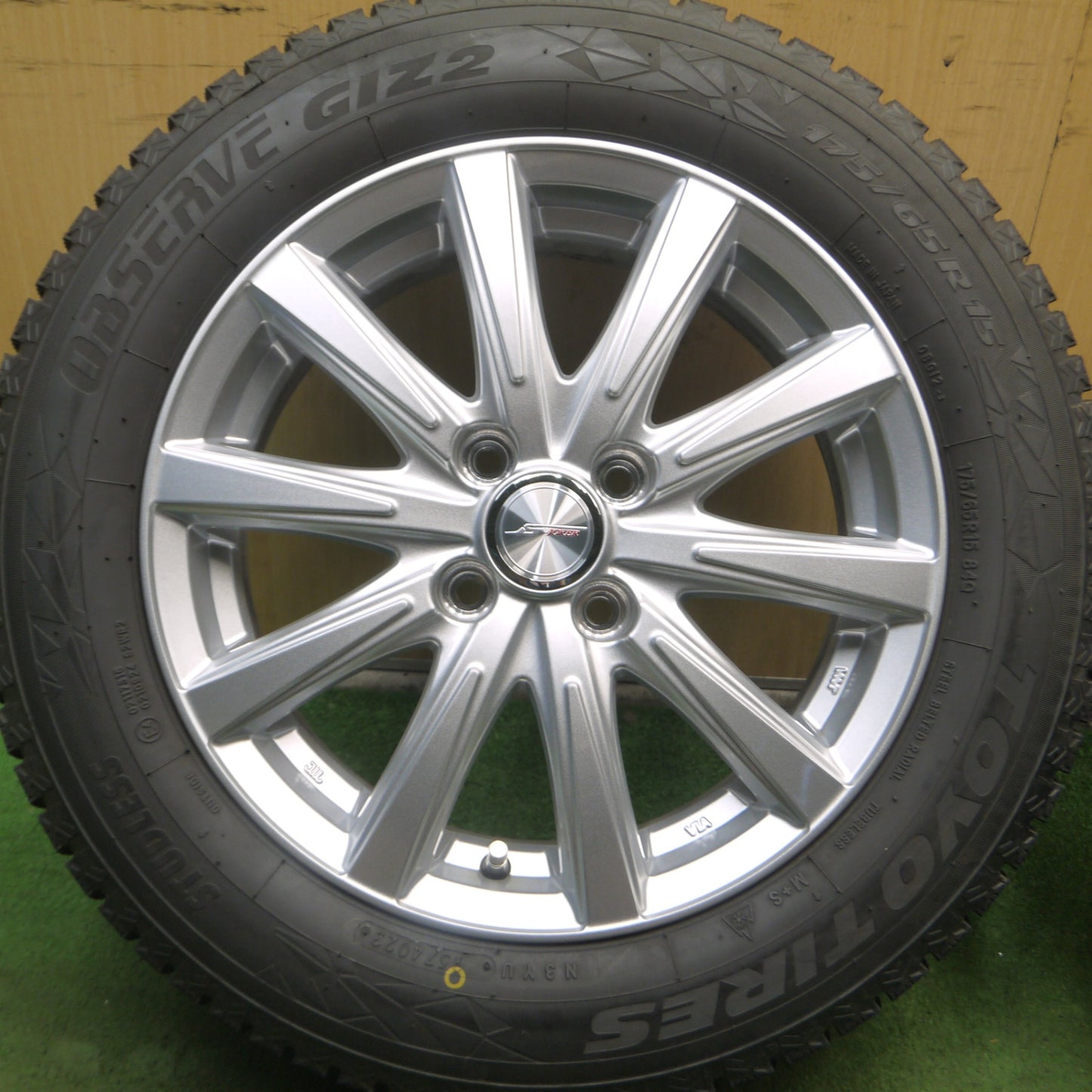 *送料無料* 超バリ溝！23年！綺麗！ほぼ10分★スタッドレス 175/65R15 トーヨー オブザーブ GIZ2 JOKER ジョーカー 15インチ PCD100/4H★4072903Hス