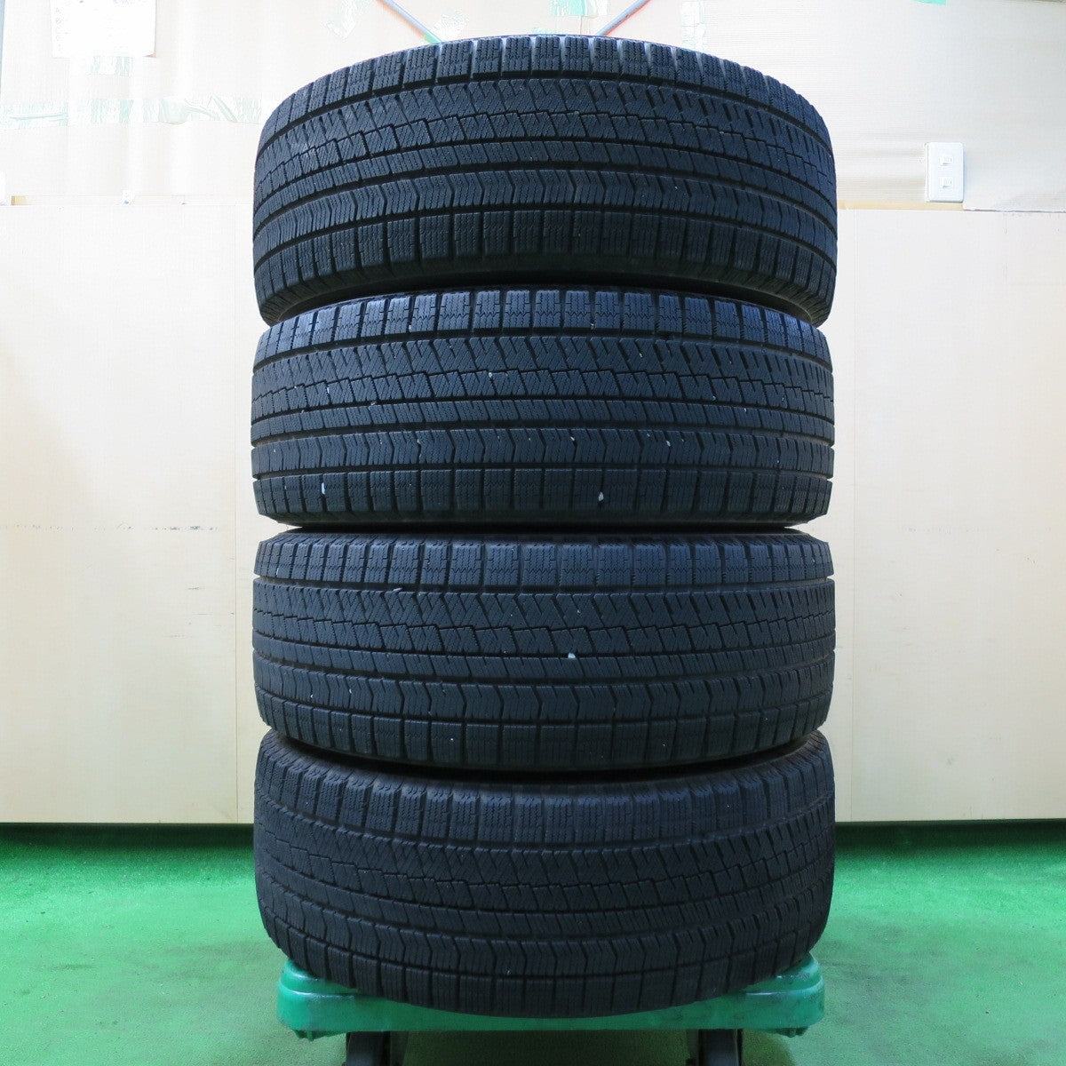 *送料無料* バリ溝！22年！キレイ！9.5分★スタッドレス 225/55R18 ブリヂストン ブリザック VRX2 VELVA CHARGE ヴェルヴァ 18インチ PCD114.3/5H★4060504イス