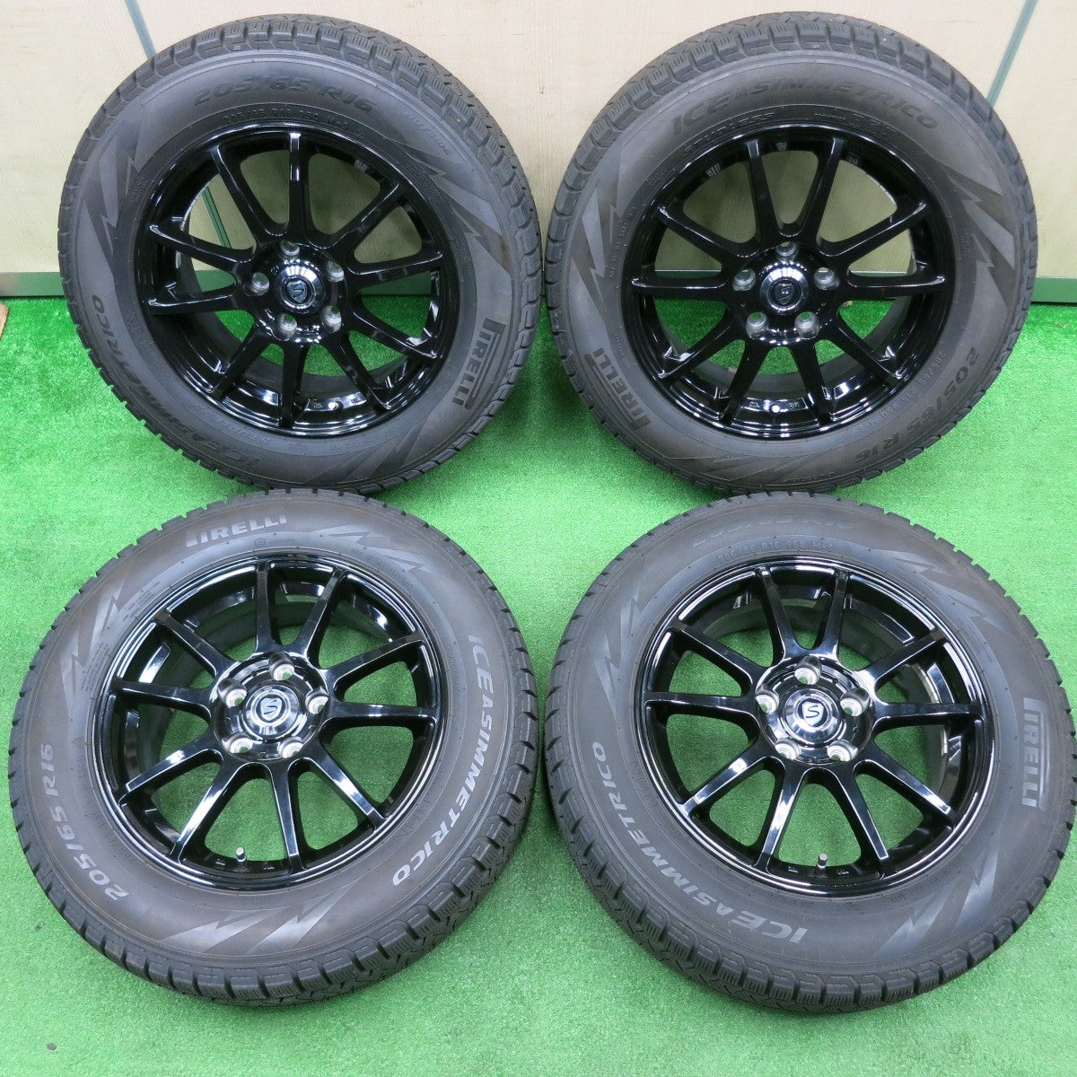 [送料無料] キレイ★スタッドレス 205/65R16 ピレリ アイスアシンメトリコ STRANGER ストレンジャー 16インチ PCD114.3/5H★4112703TNス