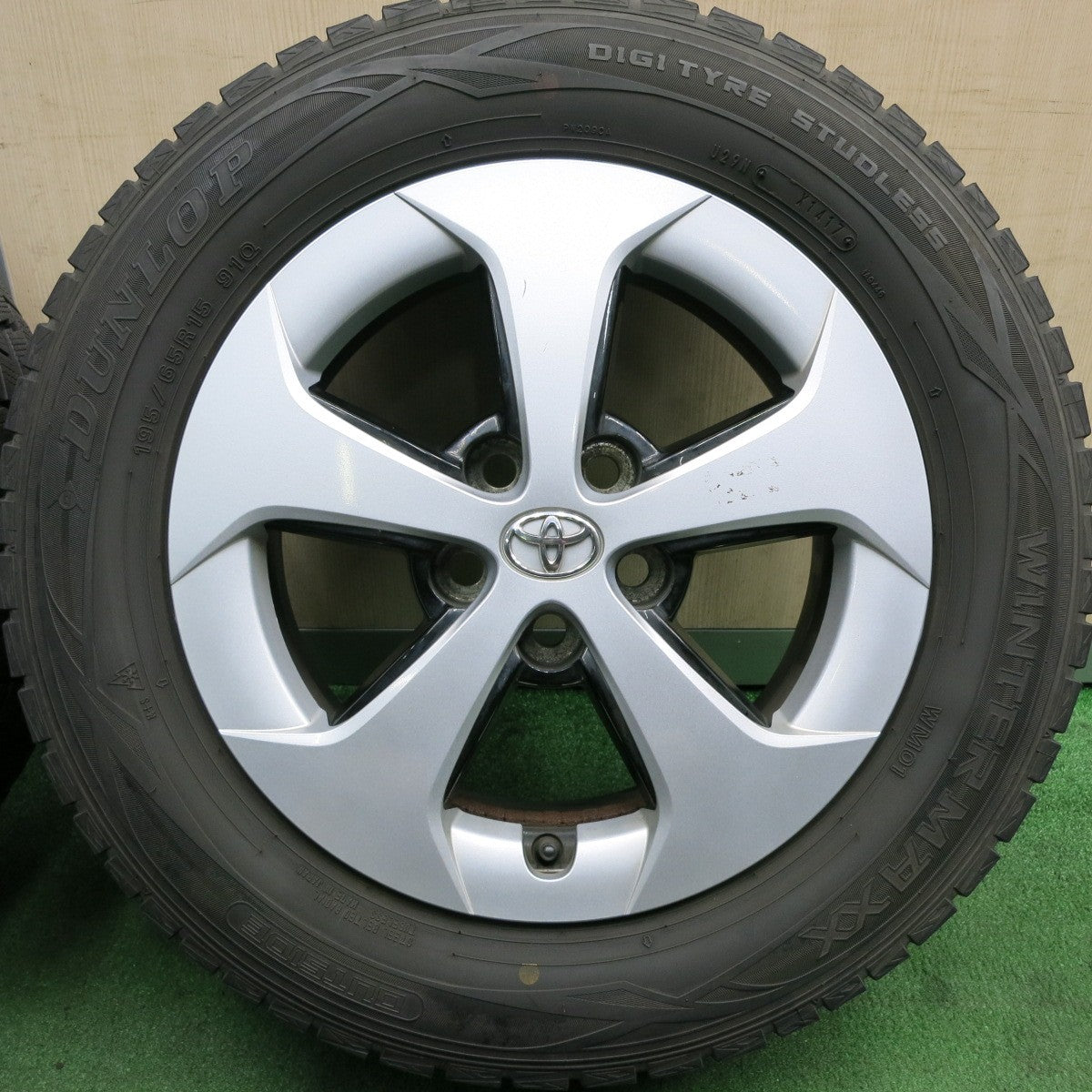 *送料無料* 4本価格★トヨタ 30系 プリウス 純正 195/65R15 スタッドレス ダンロップ ウインターマックス WM01 15インチ PCD100/5H★4042005HAス