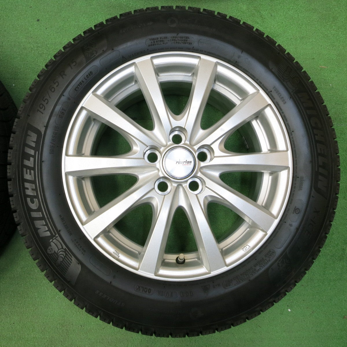 *送料無料* バリ溝！キレイ！ほぼ10分★プリウス等 195/65R15 スタッドレス ミシュラン X-ICE3+ ravrion RS01 ラブリオン 15インチ PCD100/5H★4050804イス