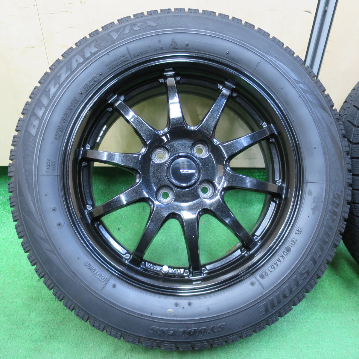 *送料無料* キレイ★スタッドレス 175/65R15 ブリヂストン ブリザック VRX G-SPEED Gスピード 15インチ  PCD100/4H★4070402イス