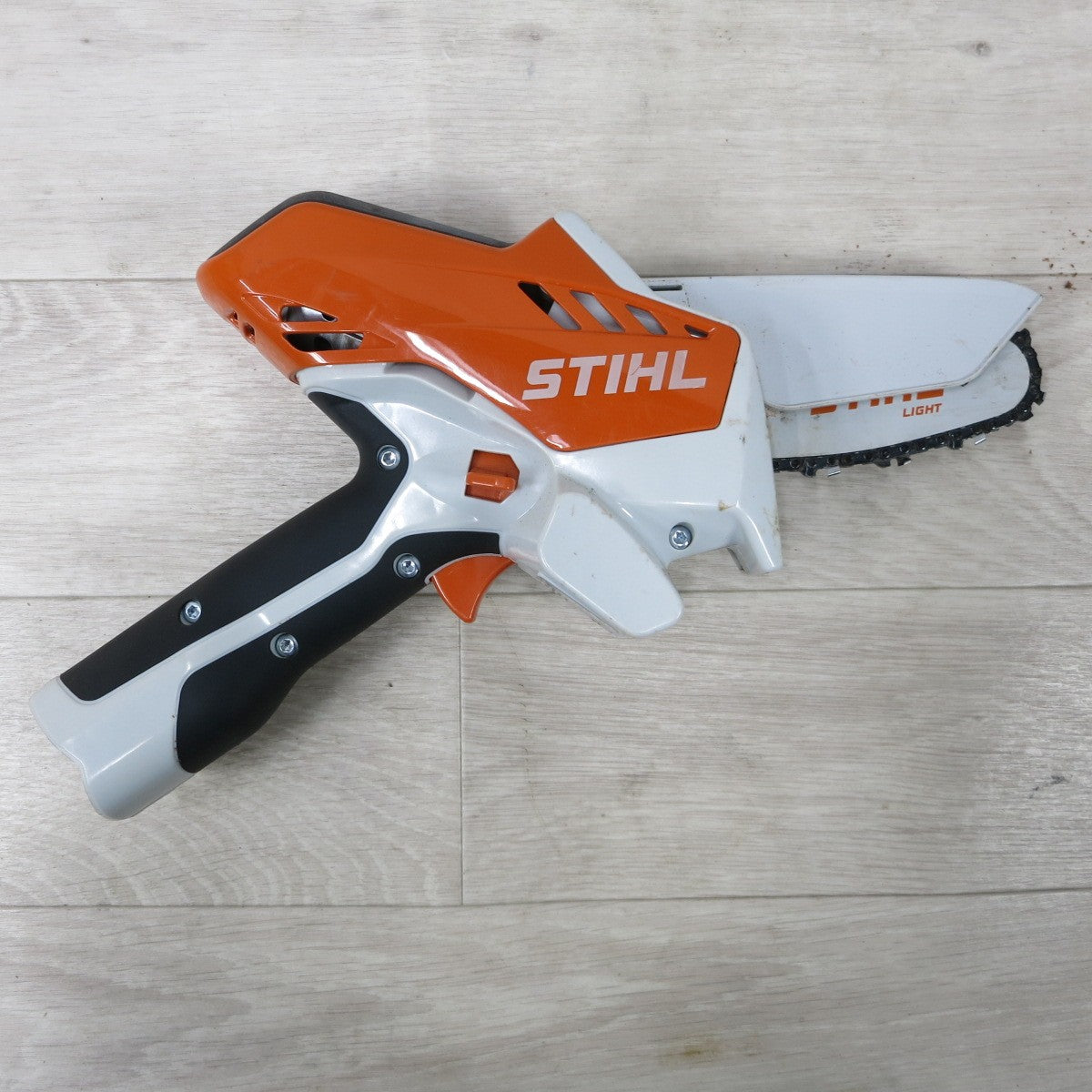 [送料無料] 付属品多数◆STIHL 充電式 ガーデン カッター GTA26 ケース 充電器 バッテリー 付き チェーンソー チェンソー 枝切り 電動 工具◆