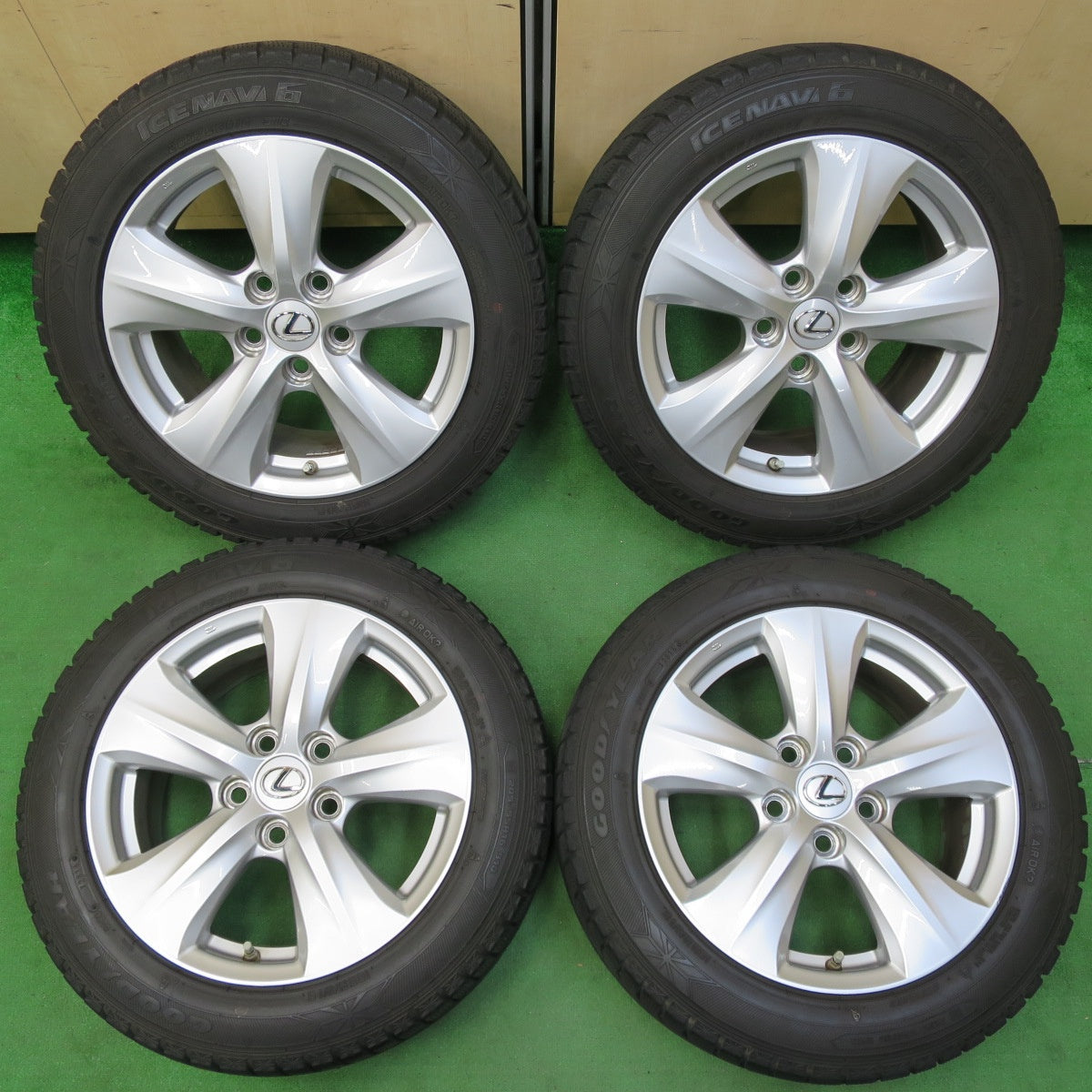 *送料無料* センサー付！キレイ★レクサス IS 純正 205/55R16 スタッドレス グッドイヤー アイスナビ6 16インチ PCD114.3/5H★4082702イス