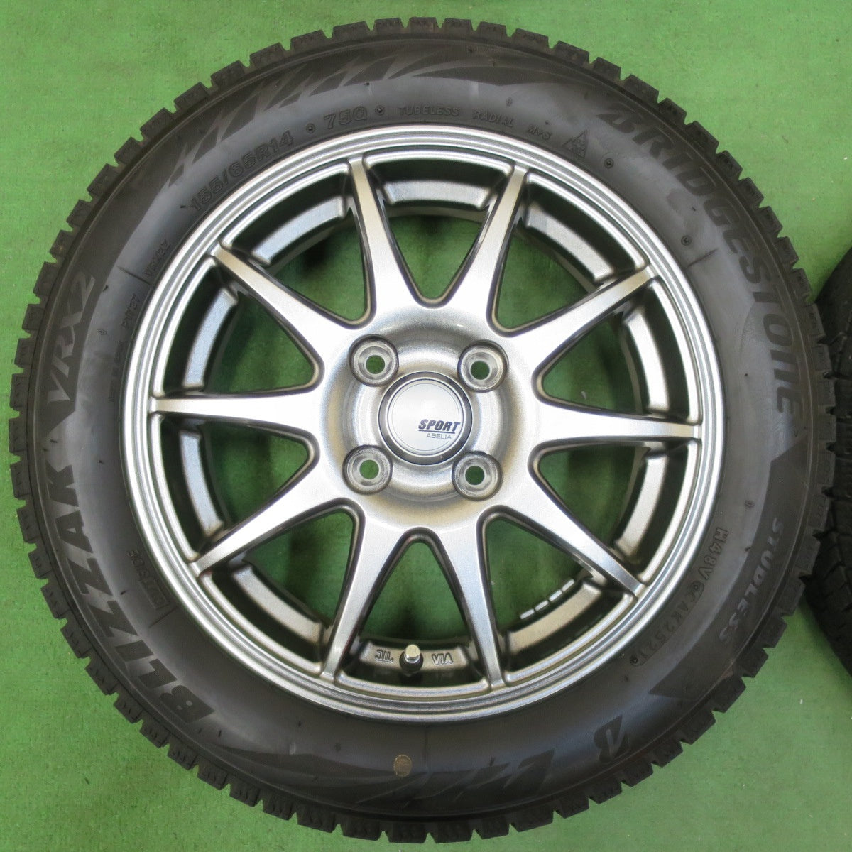 [送料無料] バリ溝！21年！キレイ！9.5分★スタッドレス 155/65R14 ブリヂストン ブリザック VRX2 SPORT ABELIA スポルト アベリア 14インチ PCD100/4H★5010605イス