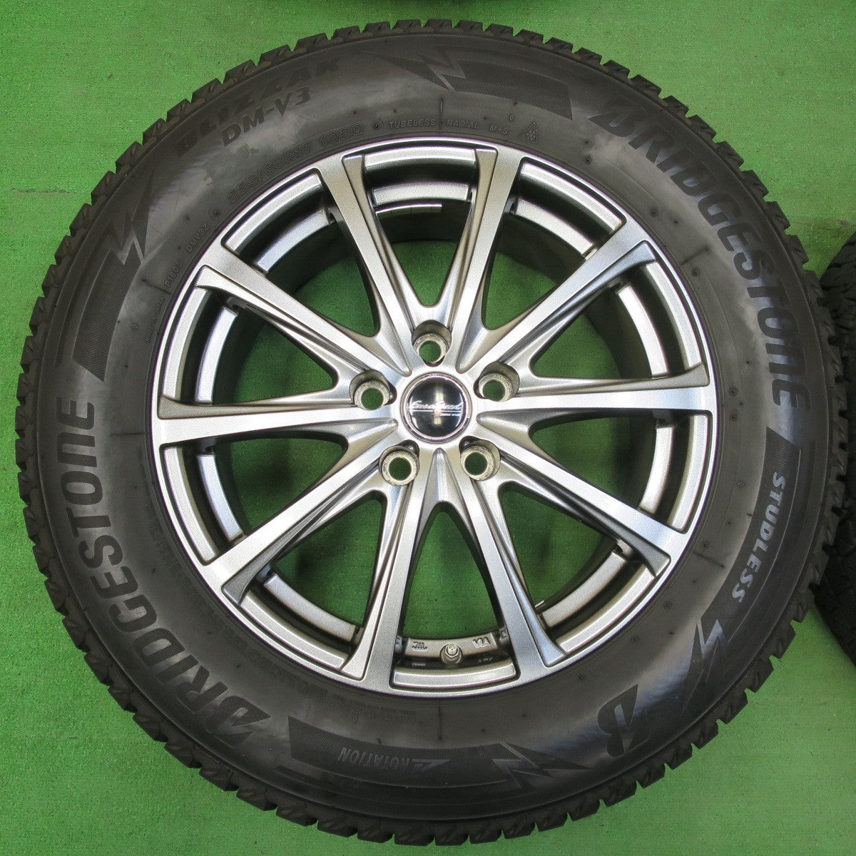 *送料無料* バリ溝！キレイ！9分★スタッドレス 225/65R17 ブリヂストン ブリザック DM-V3 EuroSpeed MANARAY SPORT 17インチ PCD114.3/5H★4071207イス