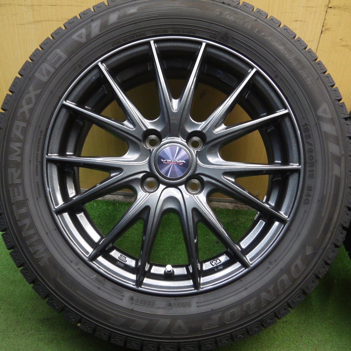 *送料無料* バリ溝！21年！キレイ！ほぼ10分★スタッドレス 185/60R15 ダンロップ ウインターマックス03 VELVA SPORTZ ヴェルヴァ 15インチ PCD100/4H★4040909Hス