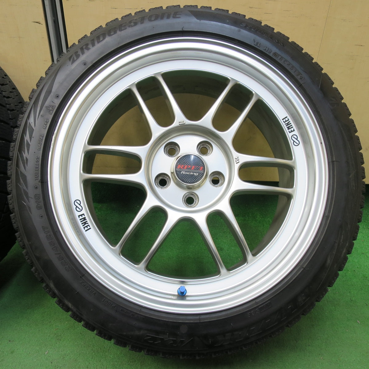 [送料無料] 4本価格★ENKEI RPF1 Racing 86 BRZ 等 225/45R17 スタッドレス ブリヂストン VRX2 エンケイ PCD100/5H★5011705イス