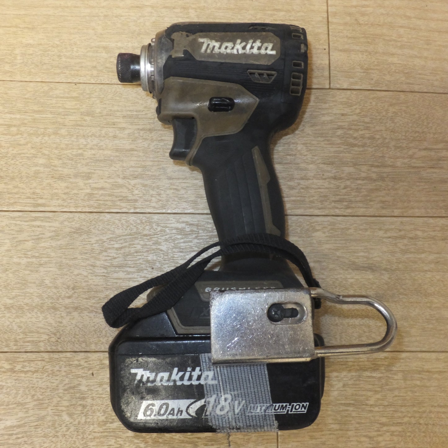 [送料無料] 現状品★マキタ makita 充電式インパクトドライバ TD171D　バッテリ BL1860B　急速充電器 DC18RF　セット★