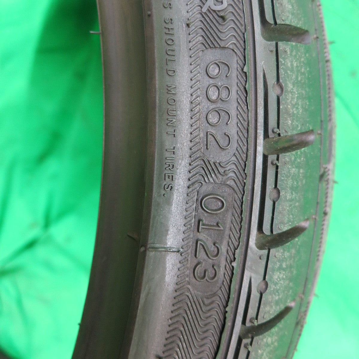 *送料無料* 超バリ溝！23年！9.5分以上★205/35R19 ルッチーニ BUONO SPORT タイヤ 19インチ ノア ヴォクシー プリウス 等★4051011ナノタ