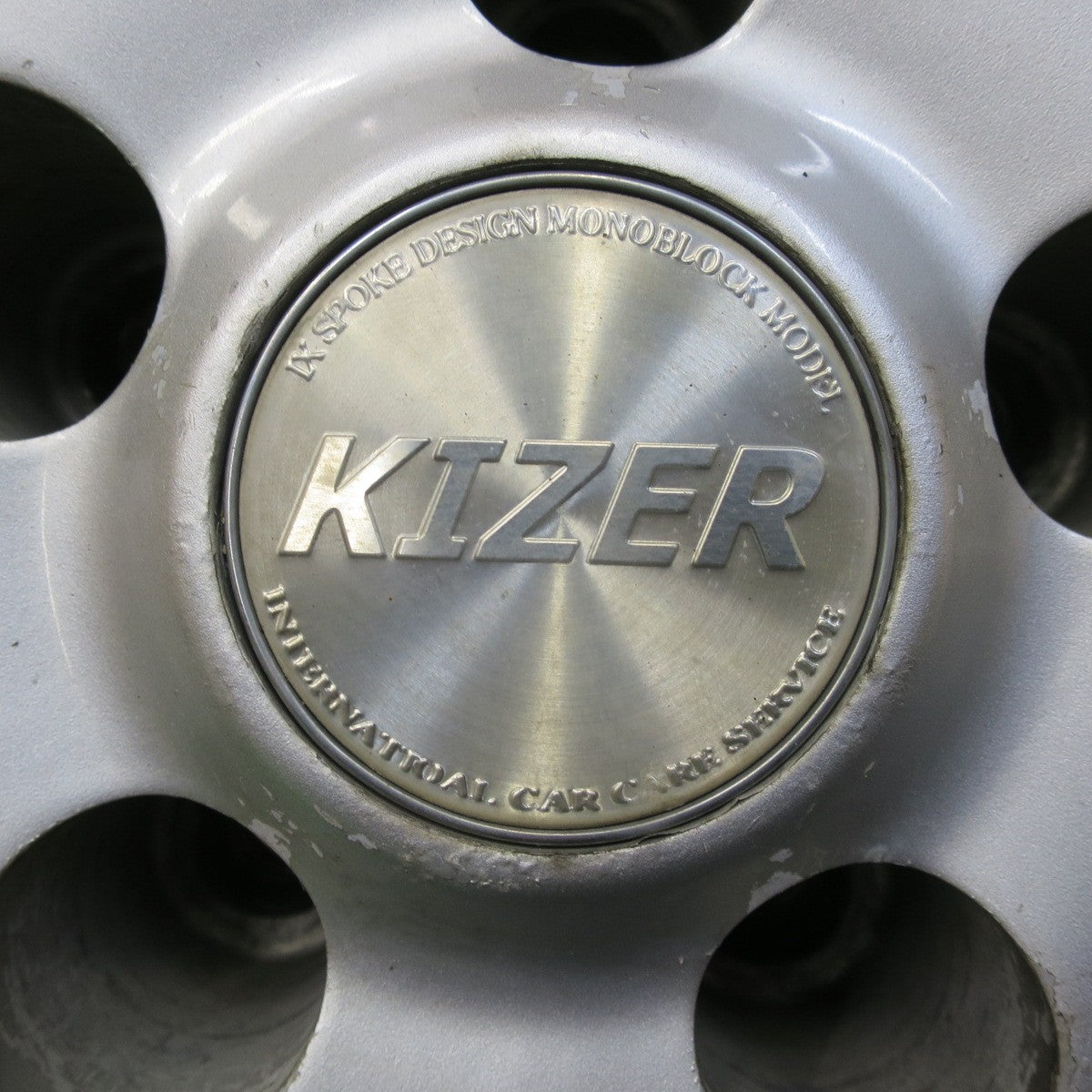 *送料無料* バリ溝！21年！9分★スタッドレス 215/70R16 ブリヂストン ブリザック DM-V3 KIZER 16インチ PCD114.3/5H★4070202イス