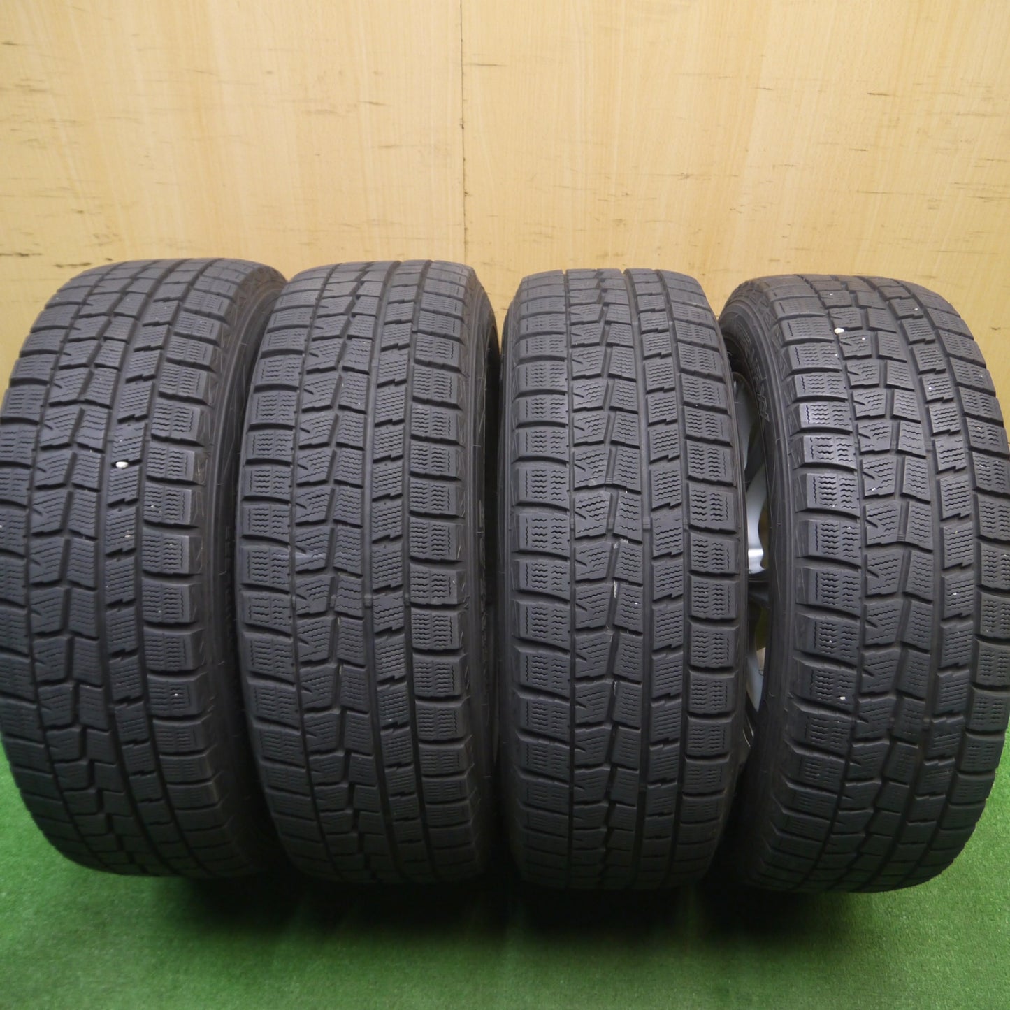 [送料無料] バリ溝！キレイ！9分★スタッドレス 205/60R16 ダンロップ ウインターマックス WM01 AXEL Three アクセル 16インチ PCD114.3/5H★4121003Hス