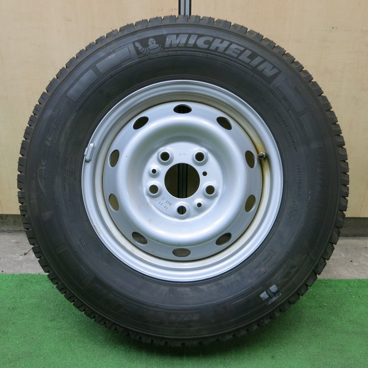 *送料無料* 未使用！21年★キャンピングカー等 225/75R16 ミシュラン AGILIS  スチール 16インチ PCD130/5H★4061704ナノ