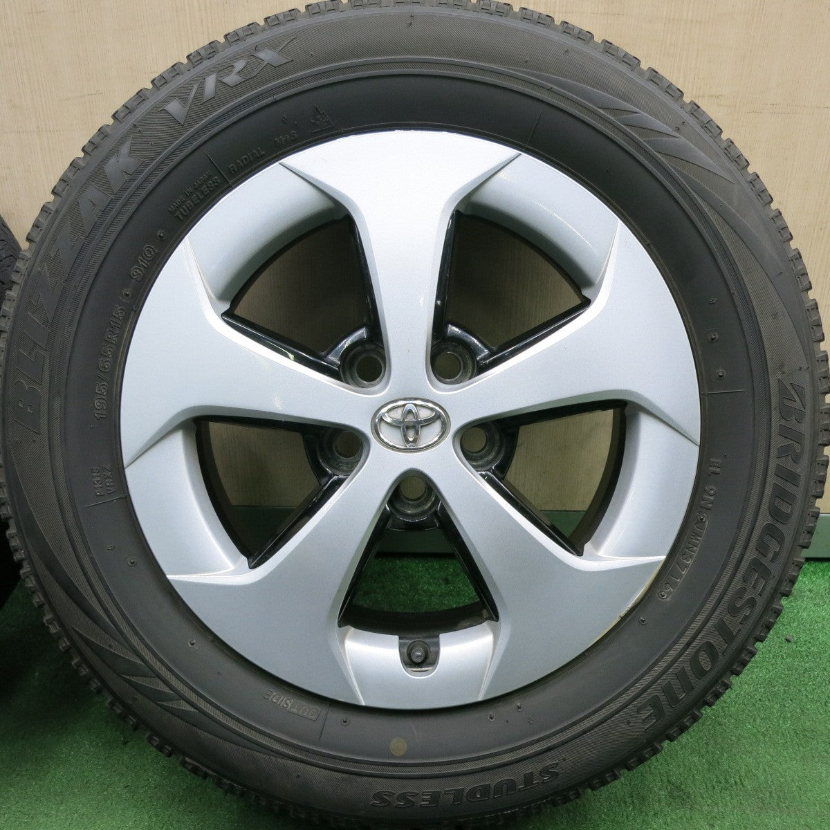 *送料無料* 4本価格★トヨタ 30系 プリウス 純正 195/65R15 スタッドレス ブリヂストン ブリザック VRX 15インチ  PCD100/5H★4052202HAス