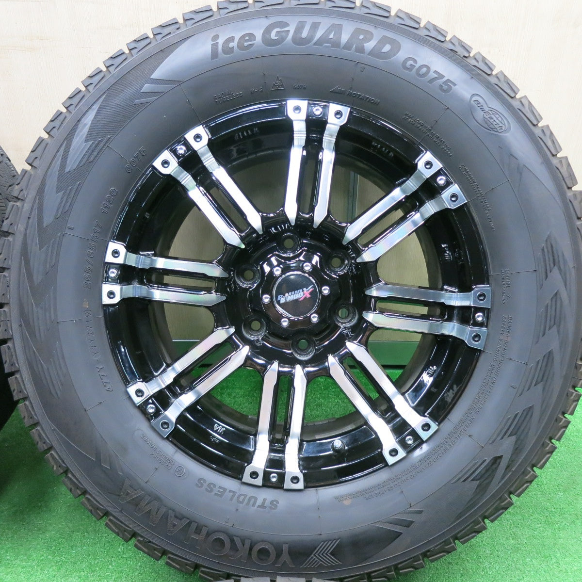 [送料無料] バリ溝！キレイ！9.5分★スタッドレス 265/65R17 ヨコハマ アイスガード G075 B-MUD X BIGWAY 17インチ PCD139.7/6H★4111302TNス