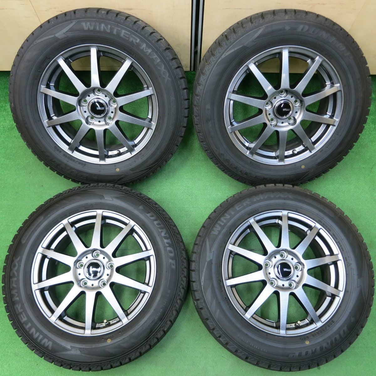 *送料無料* 超バリ溝！23年！キレイ！ほぼ10分★スタッドレス 205/65R16 ダンロップ ウインターマックス WM02 Ti WHEELS 16インチ PCD114.3/5H★4042910イス