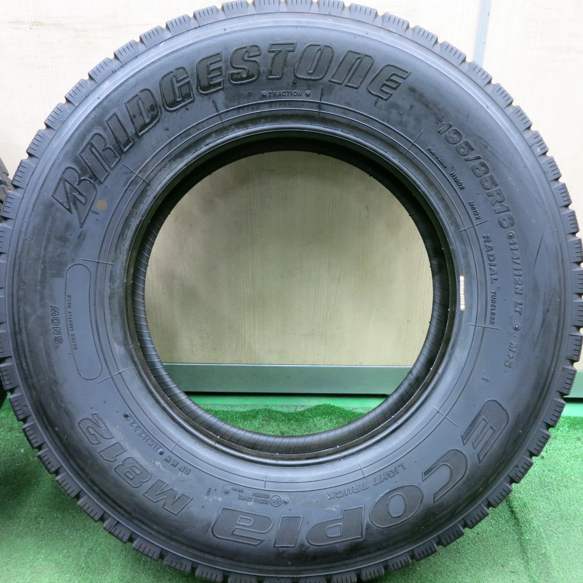 *送料無料* バリ溝！20年！8.5分★トラック タイヤ 195/85R16 114/112N ブリヂストン エコピア M812 ミックス オールシーズン 16インチ★4071409HAノタ