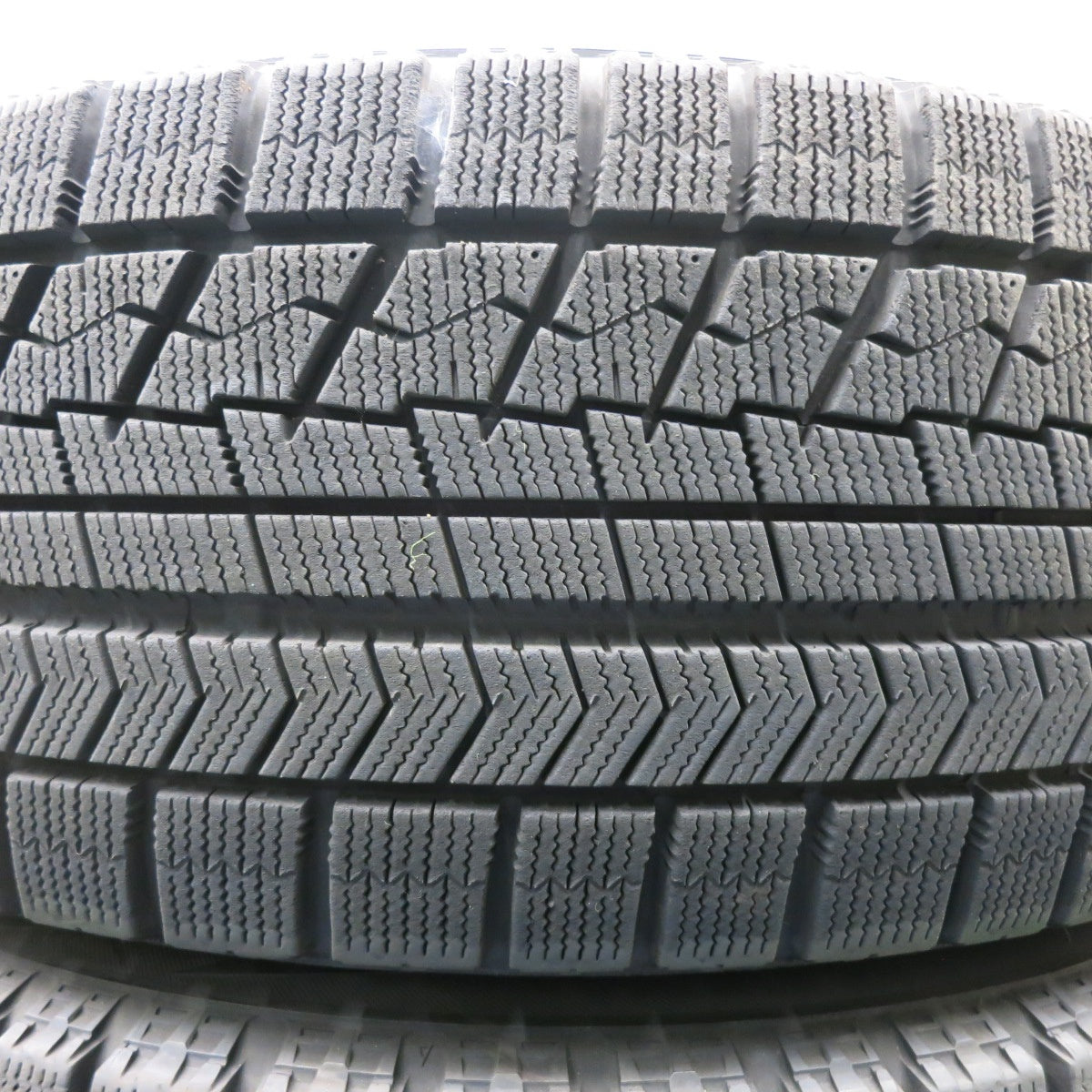 *送料無料* バリ溝！9.5分★日産 E52 エルグランド ライダー 純正 AUTECH 225/55R18 スタッドレス ブリヂストン ブリザック  VRX PCD114.3/5H★4052102NJス