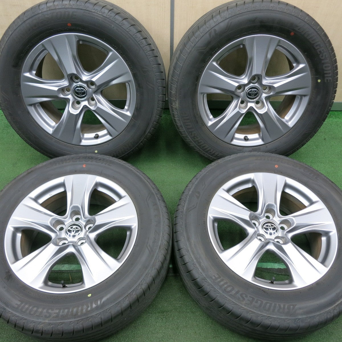 *送料無料* バリ溝！21年！綺麗！9.5分★トヨタ RAV4 純正 225/65R17 ブリヂストン アレンザ 001 17インチ PCD114.3/5H★4051004NJノ