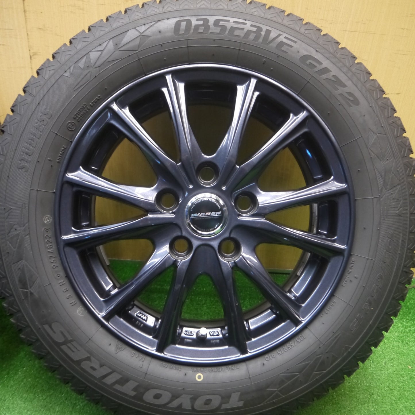 [送料無料] バリ溝！22年！キレイ！★スタッドレス 195/65R15 トーヨー オブザーブ GIZ2 WAREN ヴァーレン 15インチ PCD114.3/5H★4120204Hス