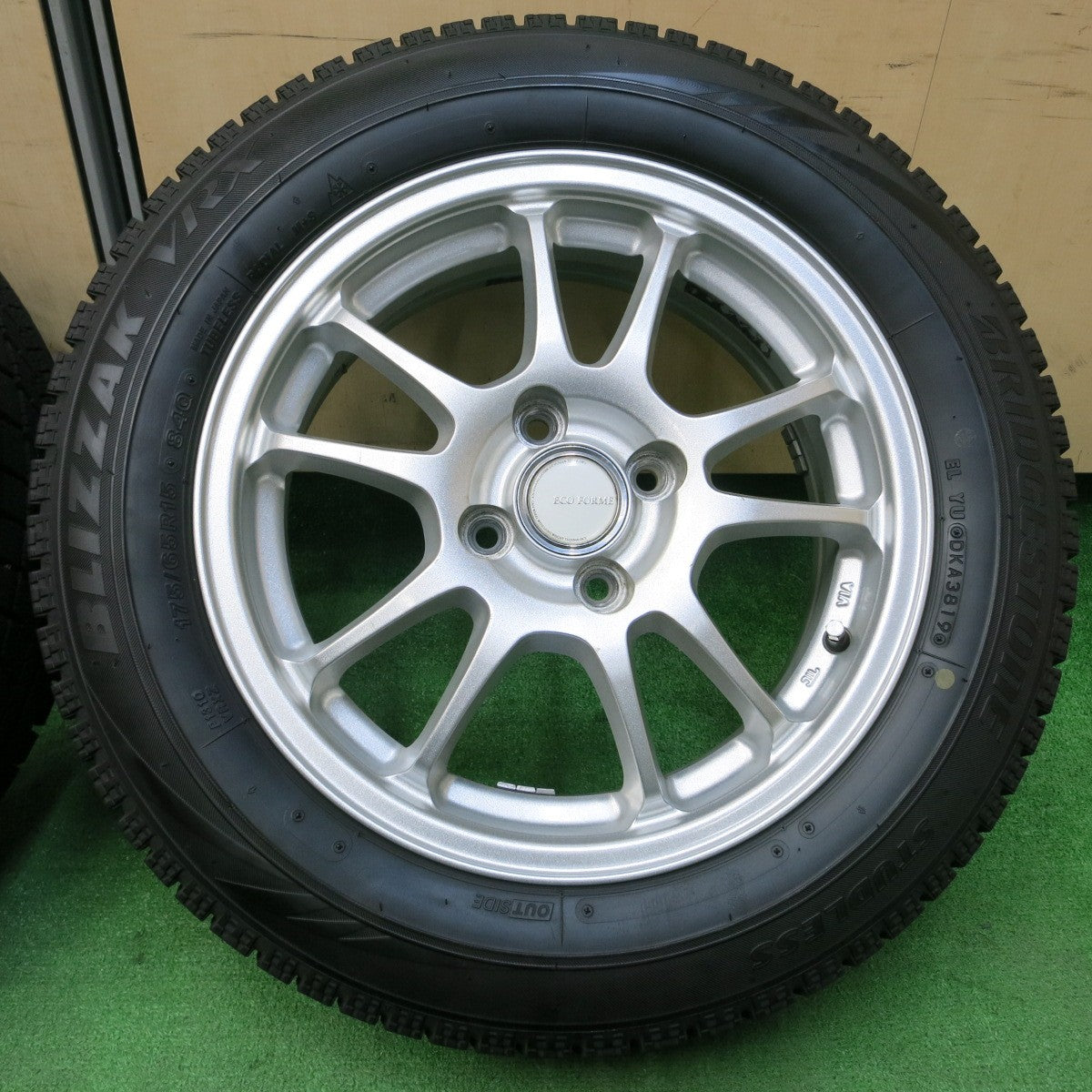 *送料無料* バリ溝！キレイ！8.5分★スタッドレス 175/65R15 ブリヂストン ブリザック VRX ECO FORME エコフォルム 15インチ PCD100/4H★4040205イス