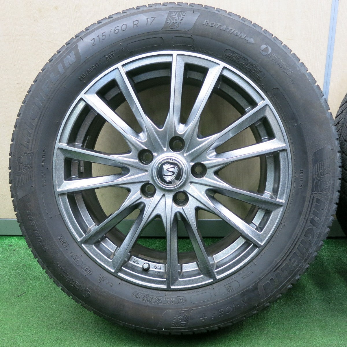 *送料無料* バリ溝！キレイ！8.5分★スタッドレス 215/60R17 ミシュラン X-ICE3+ STRANGER ストレンジャー 17インチ PCD114.3/5H★4033001NJス