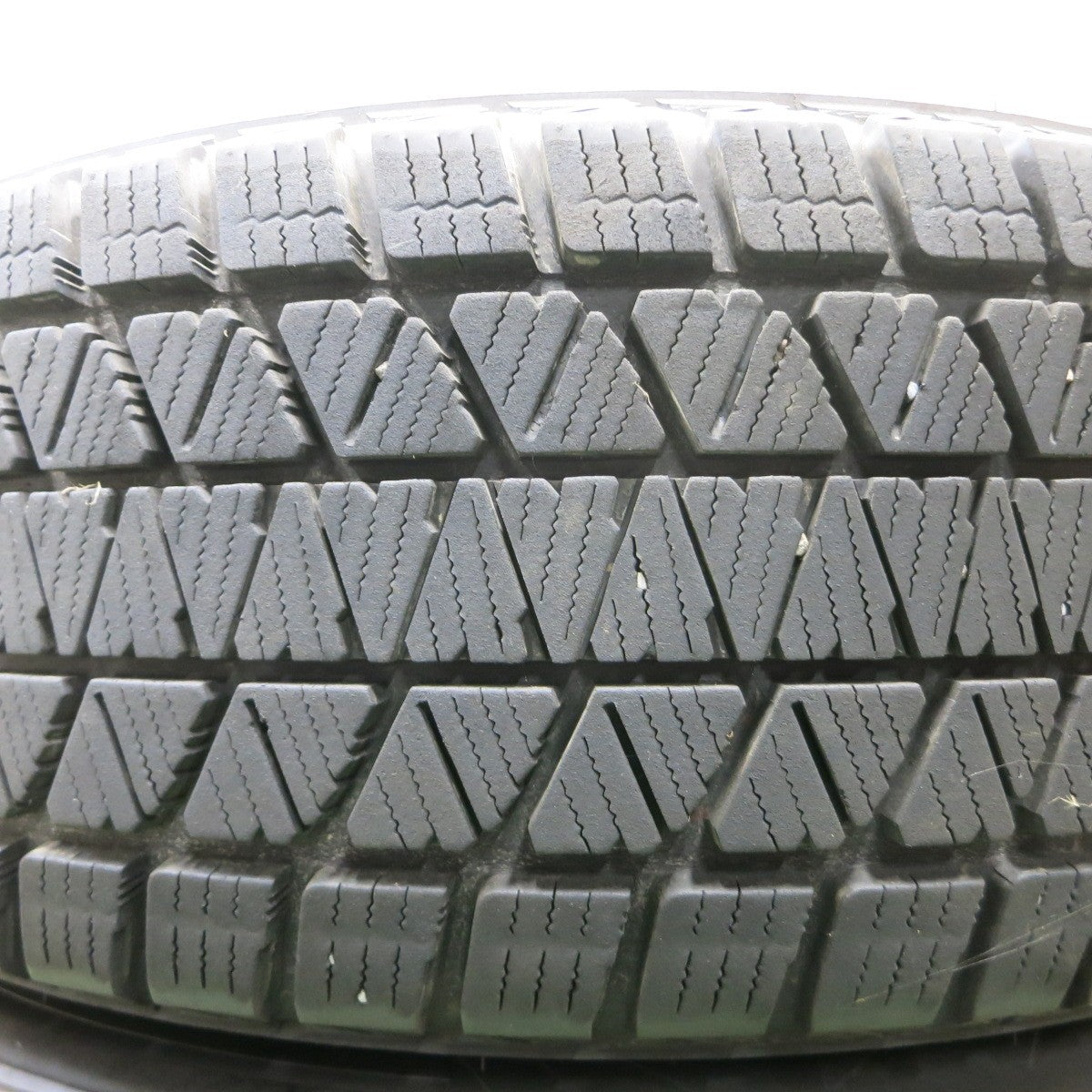 *送料無料* バリ溝！8.5分★スタッドレス 225/65R17 ブリヂストン ブリザック DM-V3 FEID 17インチ PCD100 114.3/5H マルチ★4070102ナス