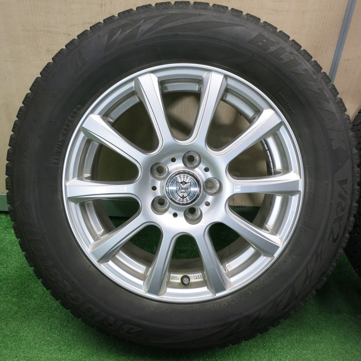 [送料無料] キレイ★スタッドレス 195/65R15 ブリヂストン ブリザック VRX2 JOKER ジョーカー 15インチ PCD114.3/5H★4121811TNス