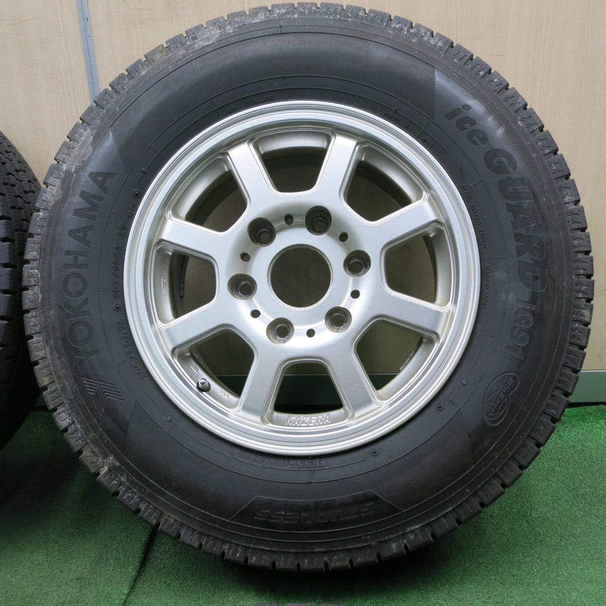 *送料無料* バリ溝！綺麗！9分★ハイエース 等 195/80R15 107/105L スタッドレス ヨコハマ アイスガード iG91 KAZERA H200 カゼラ PCD139.7/6H★4070203NJス