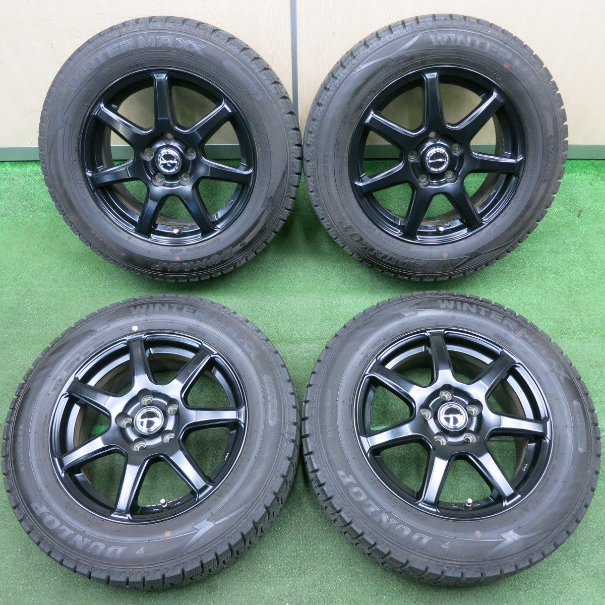 *送料無料* バリ溝！21年！キレイ！9.5分★スタッドレス 205/65R16 ダンロップ ウインターマックス WM02 PRD 16インチ PCD114.3/5H★4040901TNス