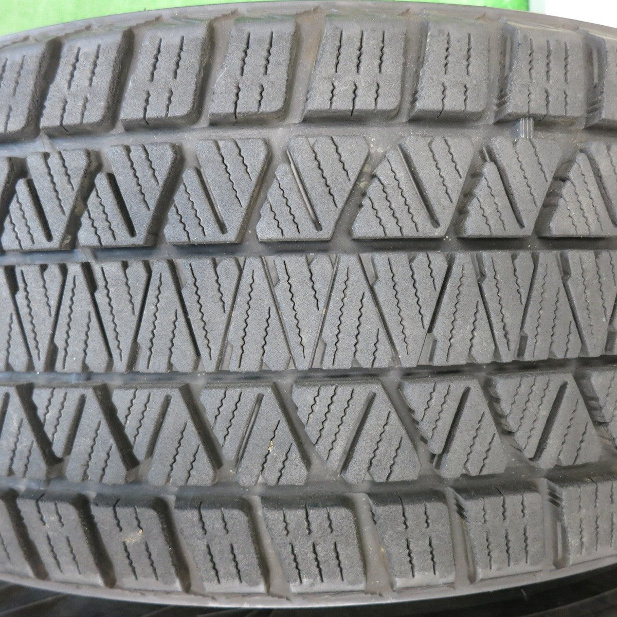 [送料無料] バリ溝！キレイ！9分★スタッドレス 225/60R18 ブリヂストン ブリザック DM-V3 VELVA KEVIN ヴェルヴァ 18インチ PCD114.3/5H★5012301TNス