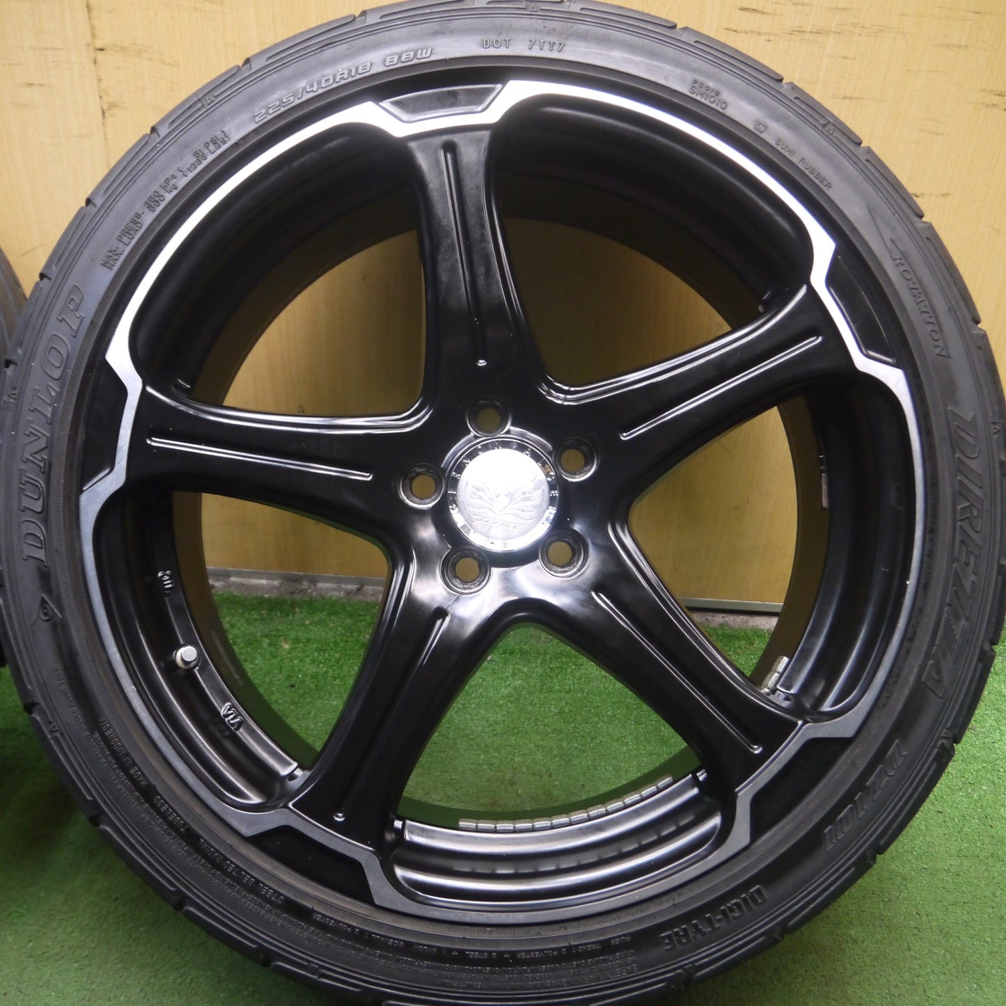 *送料無料* バリ溝！20年！キレイ！8.5分★プリウス等 ALGERNON FENICE 225/40R18 ダンロップ DZ101 アルジェノン フェニーチェ PCD100/5H★4061805Hノ