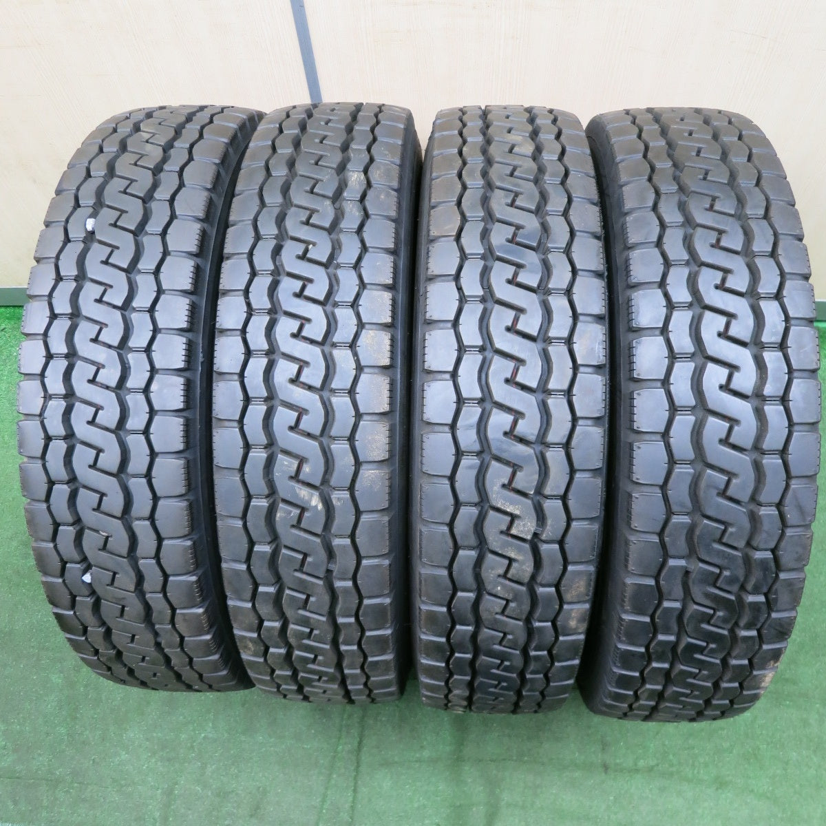 *送料無料* バリ溝！20年！9.5分★トラック タイヤ 195/85R16 114/112N ブリヂストン エコピア M812 ミックス オールシーズン 16インチ★4071311NJスタ