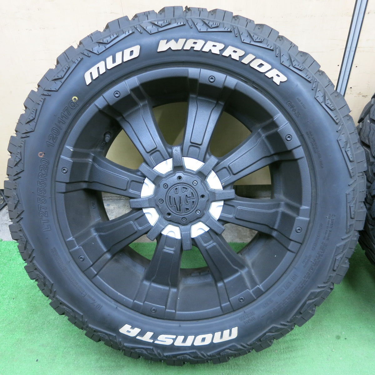 [送料無料] バリ溝！22年！キレイ！9.5分！付属付★CRIMSON MYRTLE MR-12 275/55R20 モンスタ MUD WARRIOR クリムソン マーテル 20インチ PCD150/5H★5022601ナノ