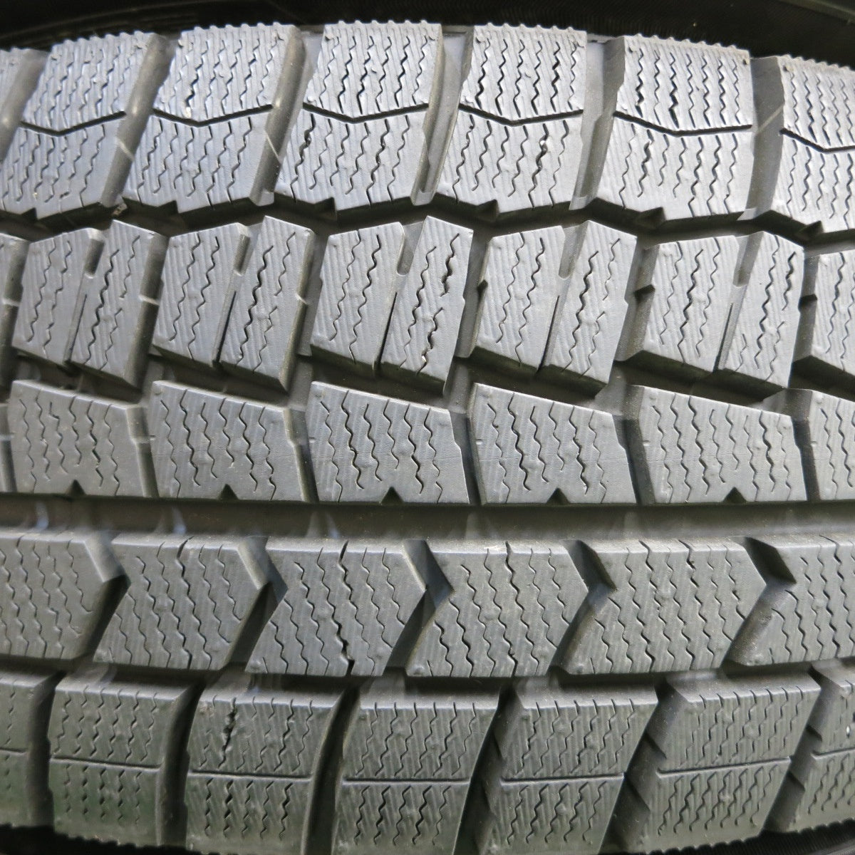 *送料無料* バリ溝！21年！ほぼ10分★スタッドレス 215/65R16 ダンロップ ウインターマックス WM02 ravrion ラブリオン PCD114.3/5H★4042609イス