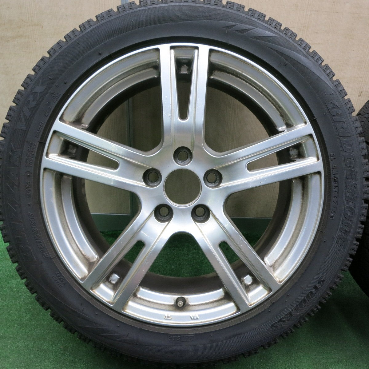 *送料無料* バリ溝！8.5分★ボルボ 等 阿部商会 215/50R17 スタッドレス ブリヂストン ブリザック VRX 17インチ PCD108/5H★4070502HAス