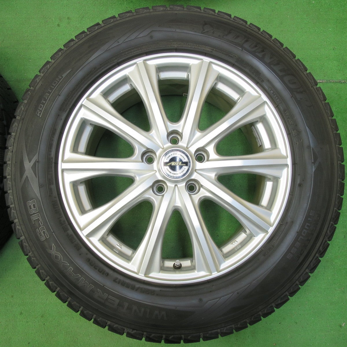 *送料無料* バリ溝！キレイ！9.5分★スタッドレス 225/65R17 ダンロップ ウインターマックス SJ8 AXEL アクセル 17インチ PCD114.3/5H★4091105イス