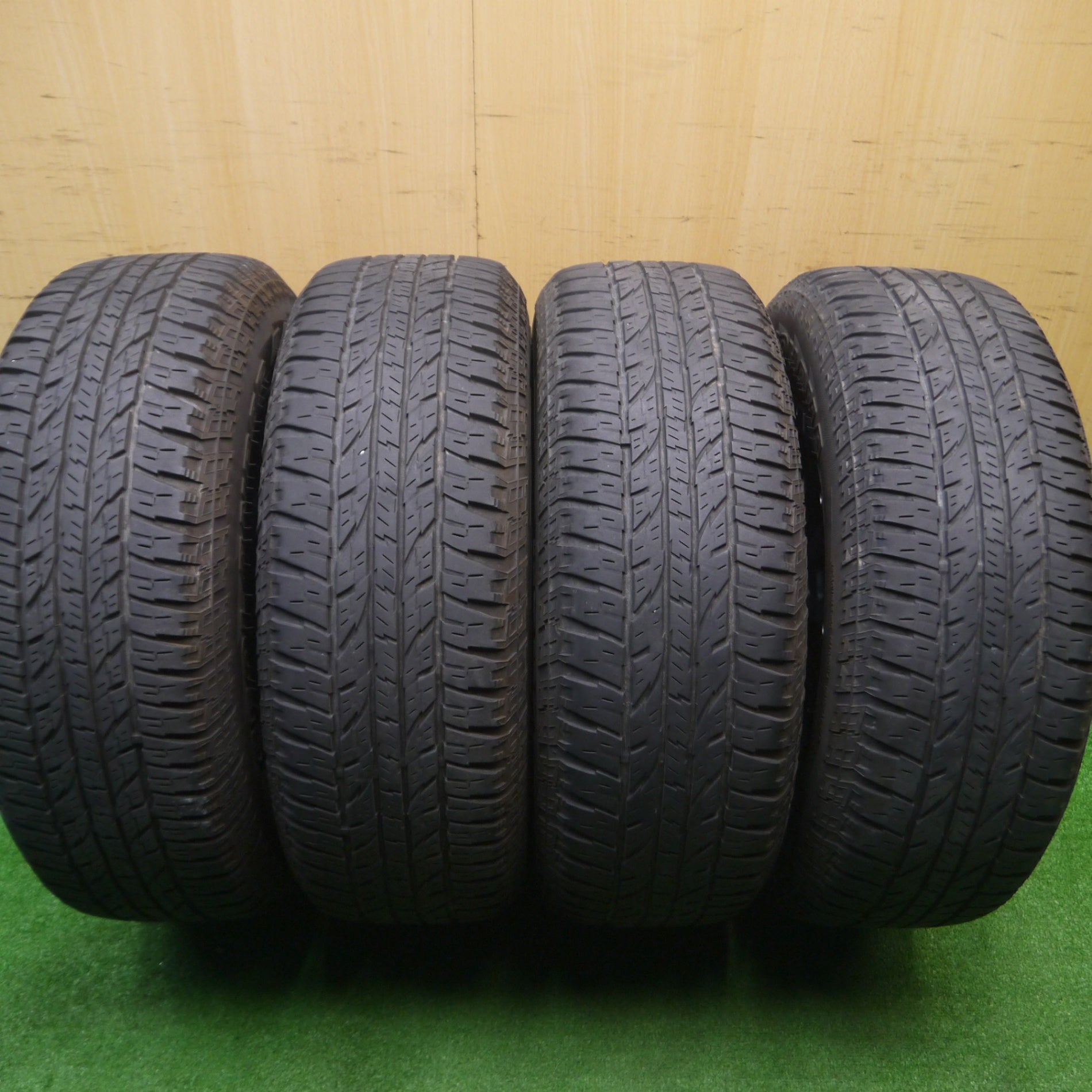 送料無料] キレイ☆NITRO POWER LFM527 CROSS CLAW 225/70R16