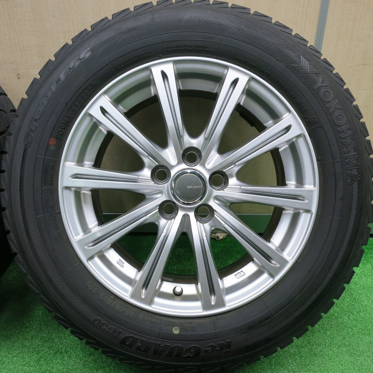 [送料無料] キレイ★プリウス 等 195/65R15 スタッドレス ヨコハマ アイスガード iG30 MiLLOUS ミルアス 15インチ PCD100/5H★4100502HAス