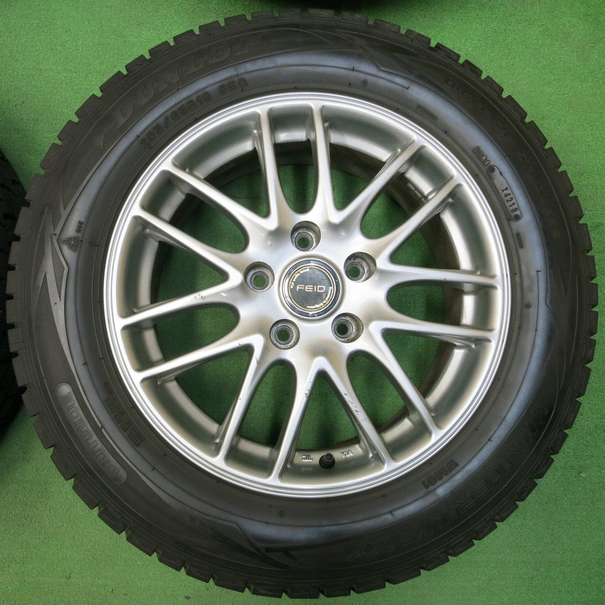 *送料無料* バリ溝！9.5分★スタッドレス 205/65R16 ダンロップ ウインターマックス WM01 FEID 16インチ PCD114.3/5H★4042612イス