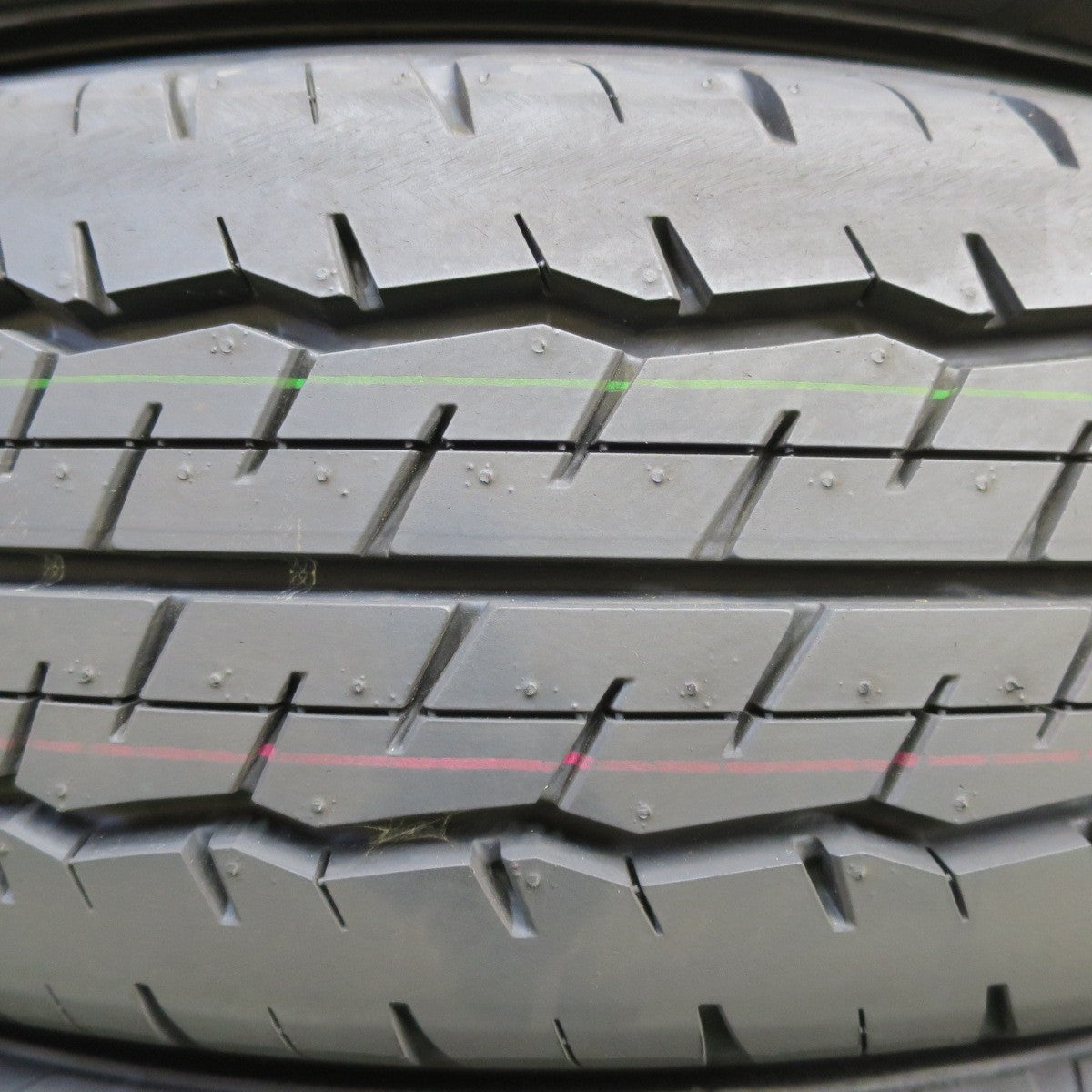 *送料無料* 新車外し！24年★195/80R15 107/105S ダンロップ SP175N タイヤ 15インチ ハイエース キャラバン 等★4072905イノタ