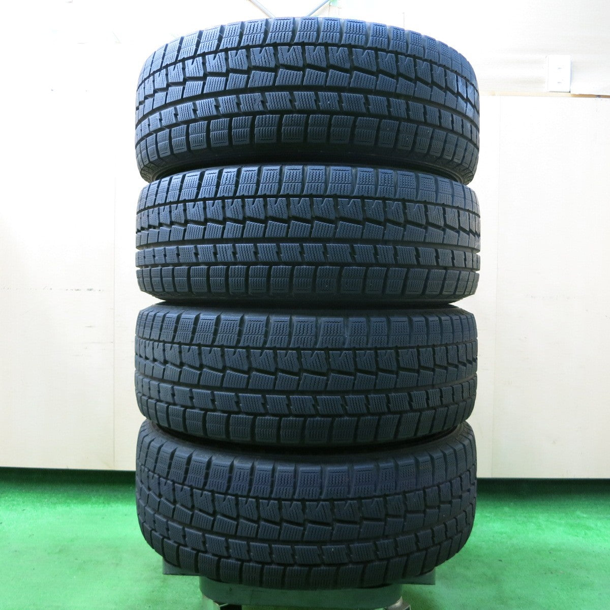 *送料無料* バリ溝！9.5分★スタッドレス 215/60R16 ダンロップ ウインターマックス WM01 EXPLODE エクスプラウド 16インチ PCD114.3/5H★4052805イス