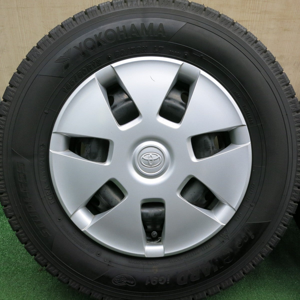 *送料無料* バリ溝！9.5分★トヨタ ピクシス バン 純正 スチール 145/80R12 80/78N スタッドレス ヨコハマ アイスガード  iG91 PCD100/4H★4042104HAス