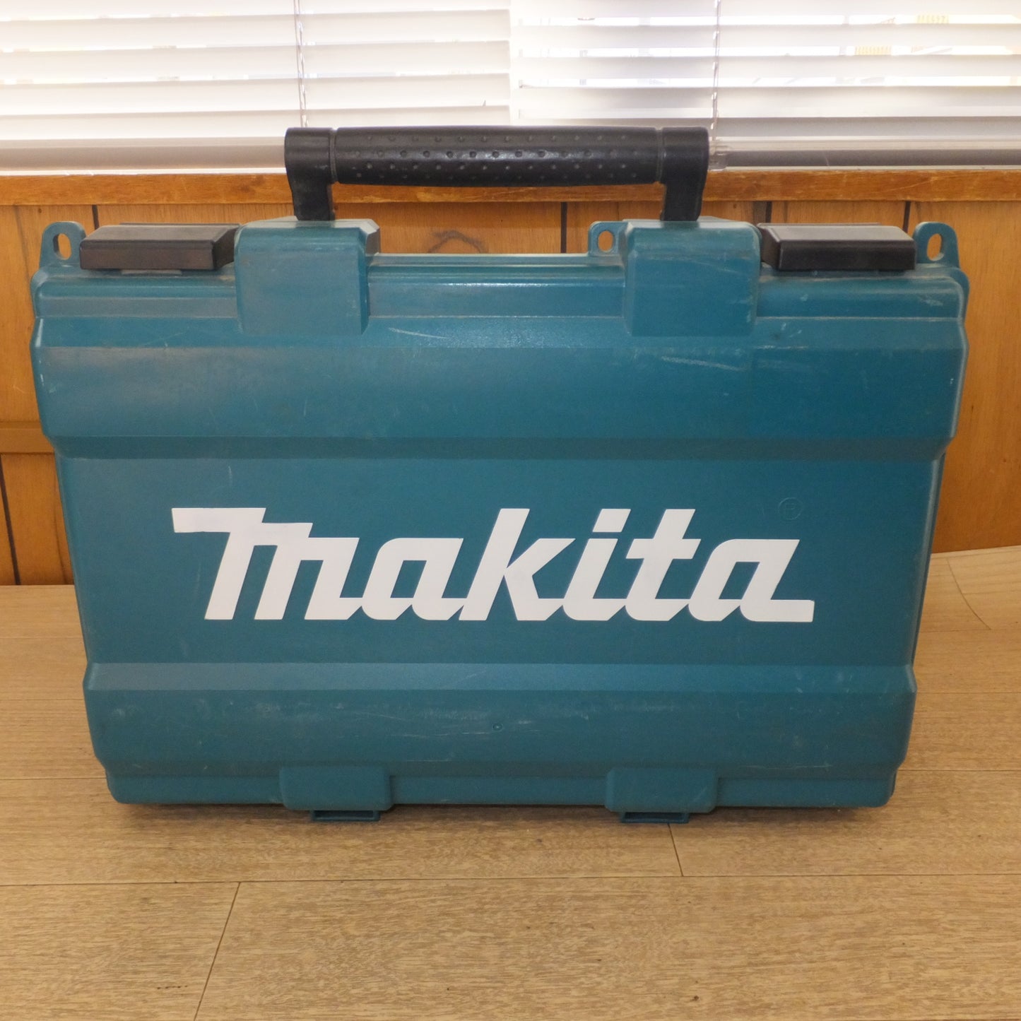 [送料無料] ★マキタ makita 26mm ハンマドリル HR2601F　100V～ 8.4A 50-60Hz 800W★