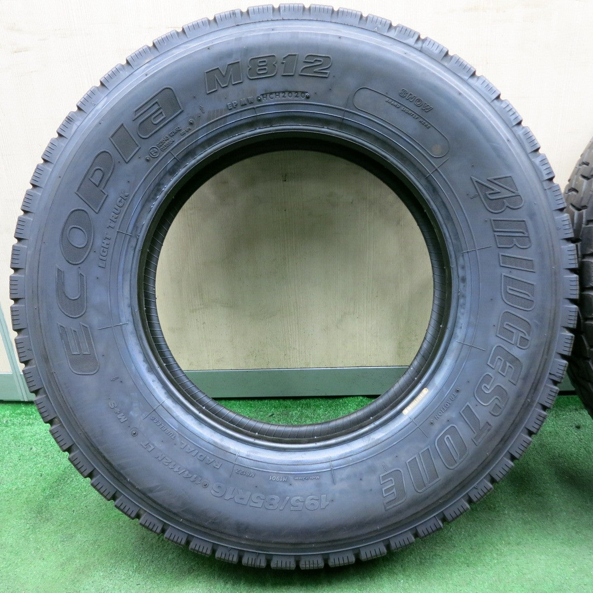 *送料無料* バリ溝！20年！9.5分★トラック タイヤ 195/85R16 114/112N ブリヂストン エコピア M812 ミックス オールシーズン 16インチ★4071313NJスタ